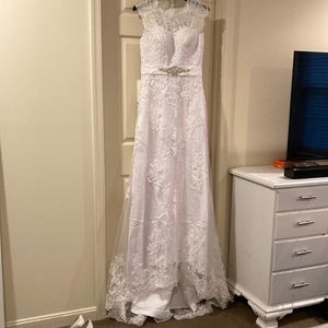 Jaeden sheath style wedding dress, white lace, Sz 6?